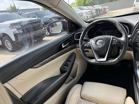 Used 2016 Nissan Maxima Platinum FWD image 19