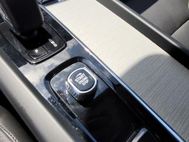 Used 2025 Volvo XC60 B5 Plus AWD/4WD image 16