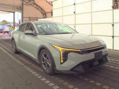Used 2025 Kia K4 LXS image 3