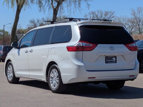 Used 2017 Toyota Sienna XLE FWD image 7