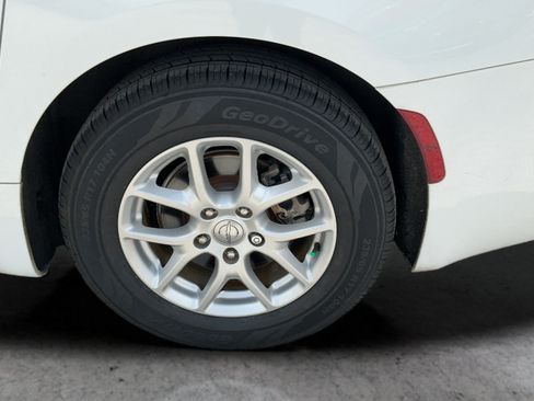 Used 2019 Chrysler Pacifica LX FWD image 17