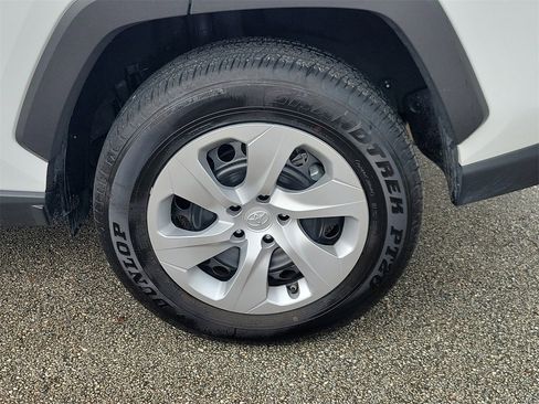 Used 2025 Toyota RAV4 LE image 5