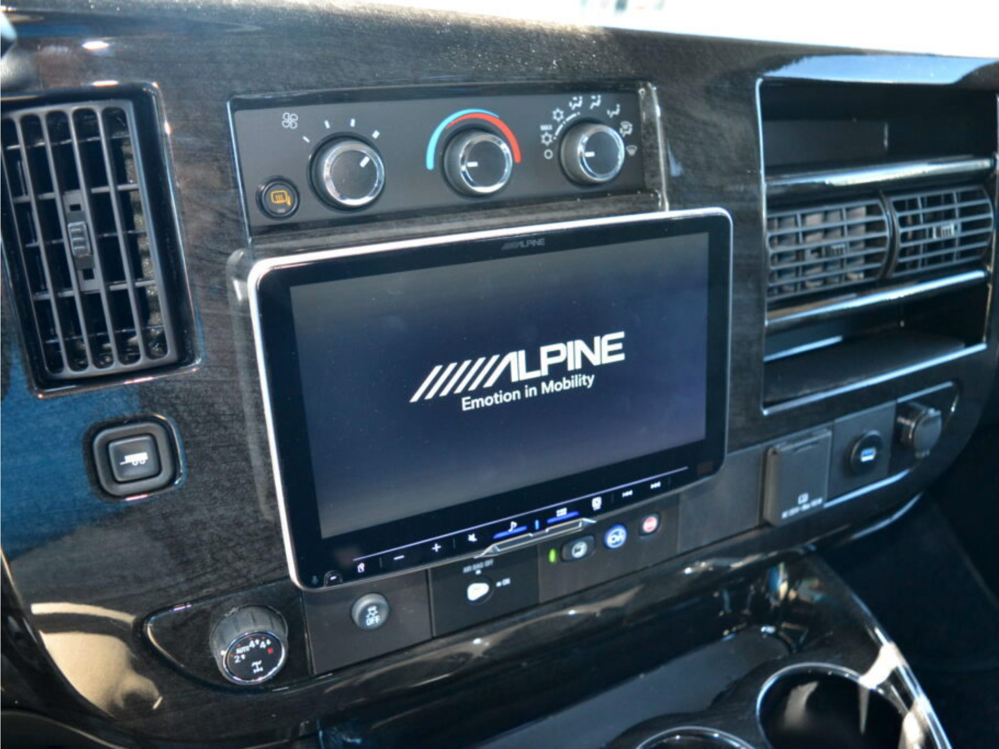 Used 2023 Chevrolet Express 2500 RWD image 49