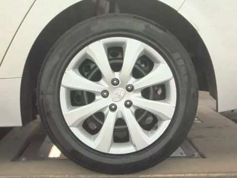 Used 2021 Toyota Corolla LE FWD image 14
