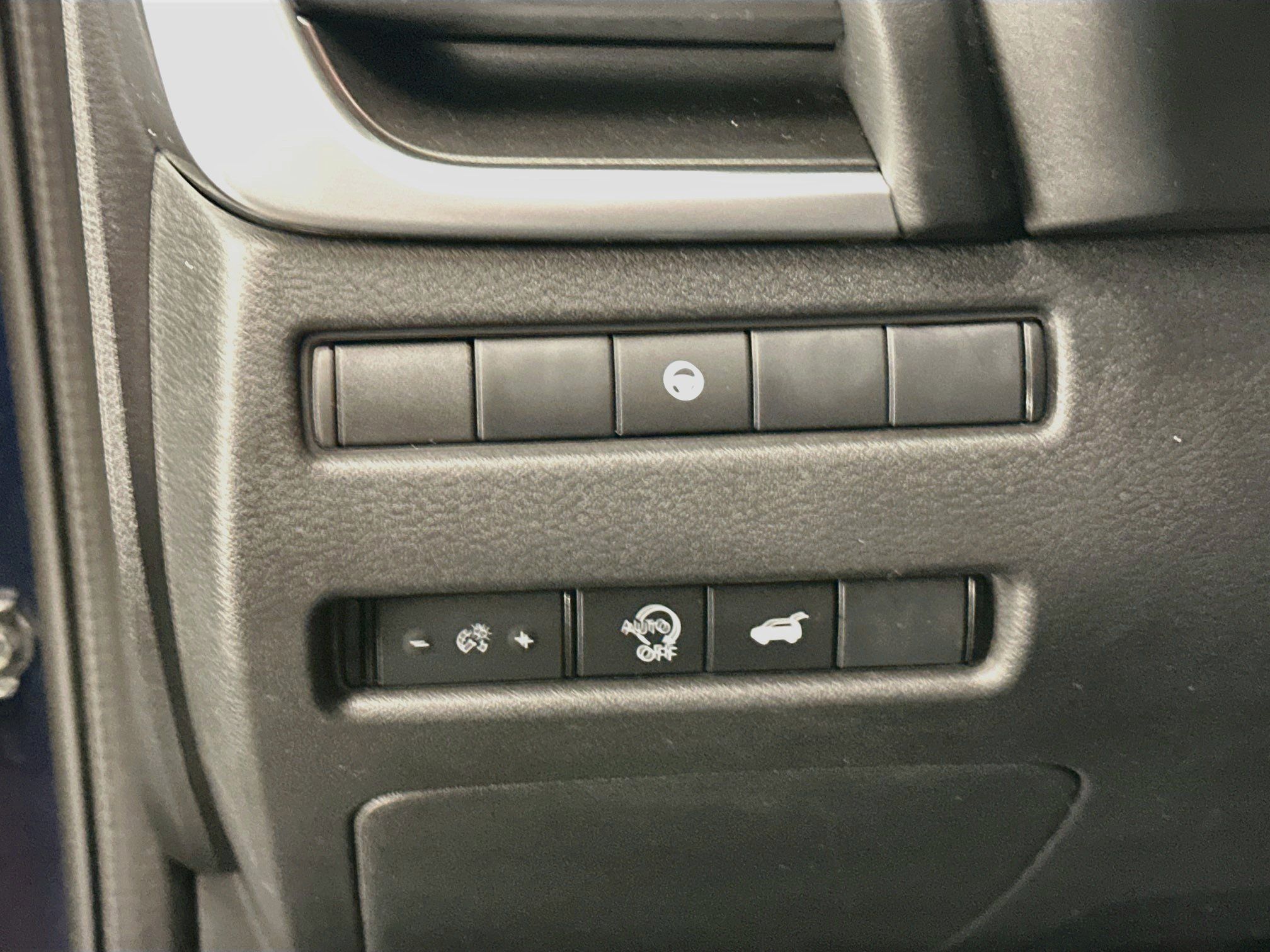 Used 2025 Nissan Rogue SV AWD/4WD image 17