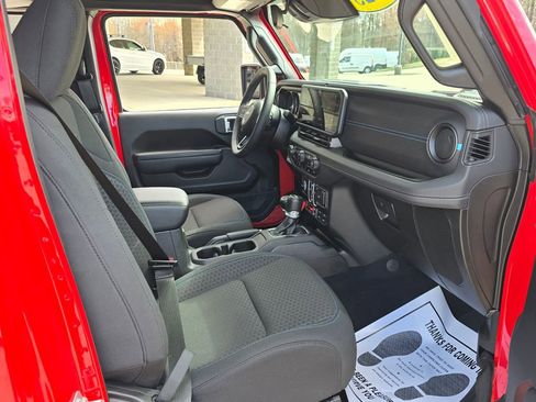 Used 2025 Jeep Wrangler Unlimited Rubicon 4xe w/ Convenience Group image 31