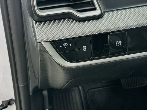 Used 2025 Kia Sportage LX FWD image 16