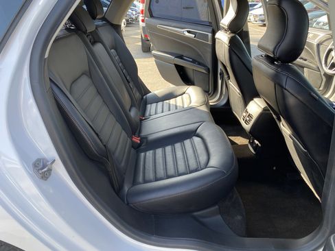 Used 2018 Ford Fusion SE w/ Equipment Group 602A FWD image 21