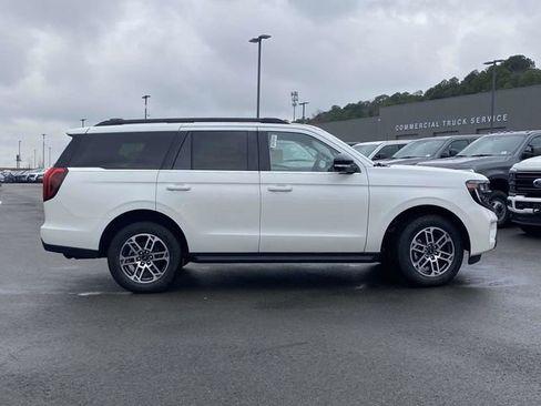 New 2025 Ford Expedition Active AWD/4WD image 2