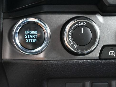 Used 2018 Toyota Tacoma TRD Sport AWD/4WD image 12