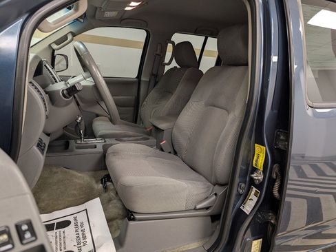 Used 2017 Nissan Frontier SV image 6