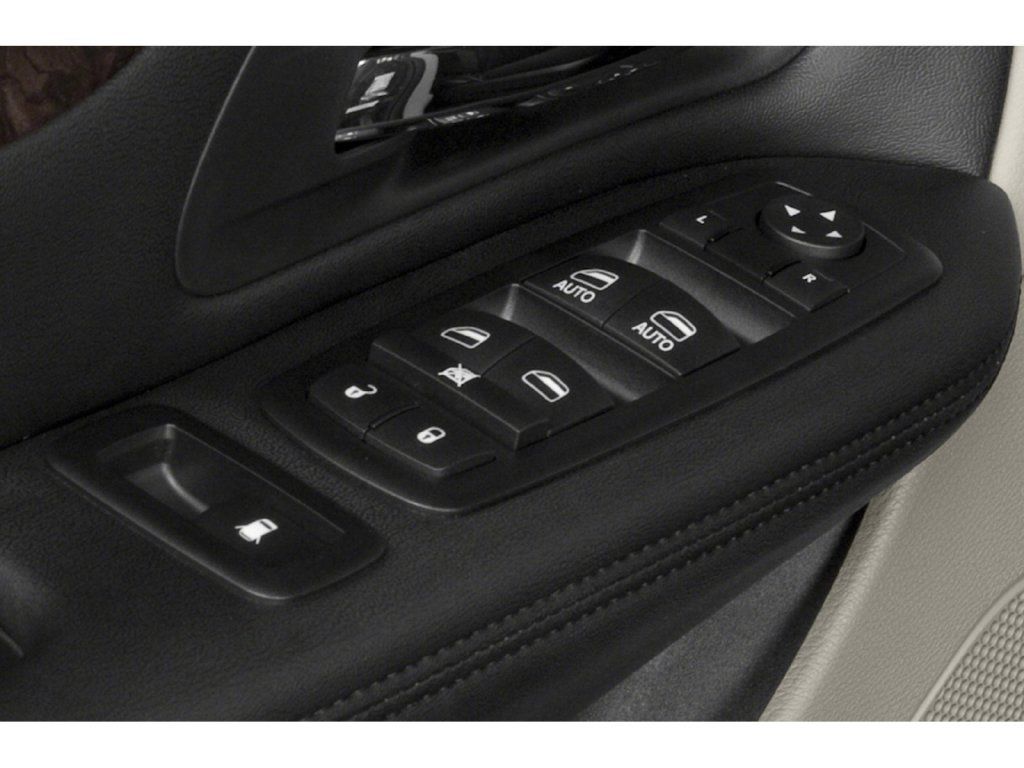 Used 2015 Dodge Grand Caravan American Value Package FWD image 12