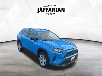 Used 2019 Toyota RAV4 LE video 1