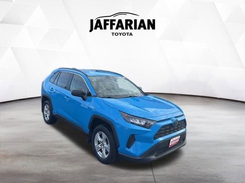 Used 2019 Toyota RAV4 LE image 1