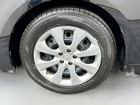 Used 2023 Toyota Corolla LE image 29