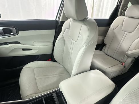 Used 2025 Kia Sorento EX image 13