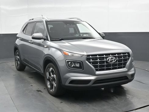 Certified 2023 Hyundai Venue SEL FWD image 5