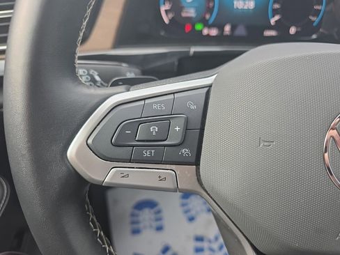 Used 2025 Volkswagen Atlas SE image 23