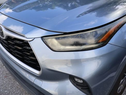 Used 2021 Toyota Highlander XLE image 3