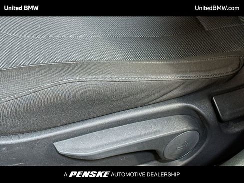 Used 2022 Hyundai Elantra SE FWD image 4