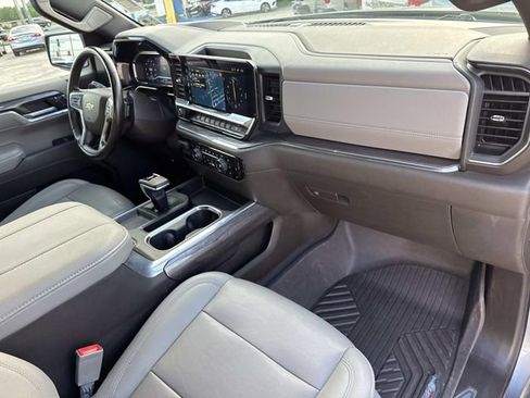 Used 2024 Chevrolet Silverado 1500 LTZ AWD/4WD image 30