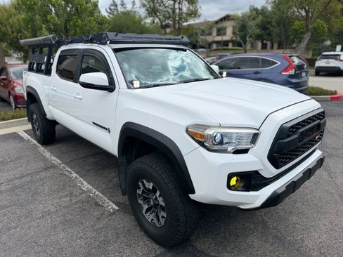 Used 2017 Toyota Tacoma TRD Off-Road w/ Tow Package AWD/4WD image 6