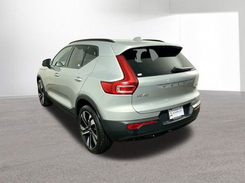 Used 2025 Volvo XC40 B5 Plus image 31