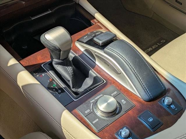 Used 2017 Lexus LS 460 w/ Comfort Package RWD image 9