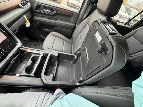 New 2026 GMC Yukon XL Denali w/ LPO, Floor Liner Package AWD/4WD image 18