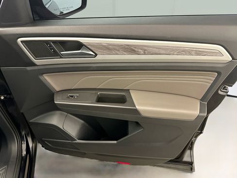 Used 2023 Volkswagen Atlas Cross Sport SE w/ Black Wheel Package AWD/4WD image 33