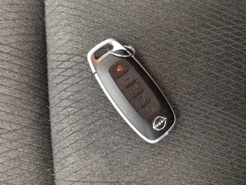 Used 2024 Nissan Rogue SV AWD/4WD image 32