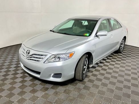 Used 2011 Toyota Camry LE image 9