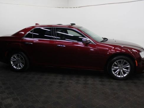 Used 2016 Chrysler 300 C image 4