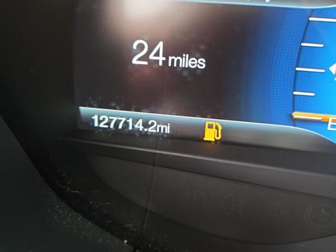 Used 2017 Ford Fusion SE w/ Equipment Group 201A FWD image 25