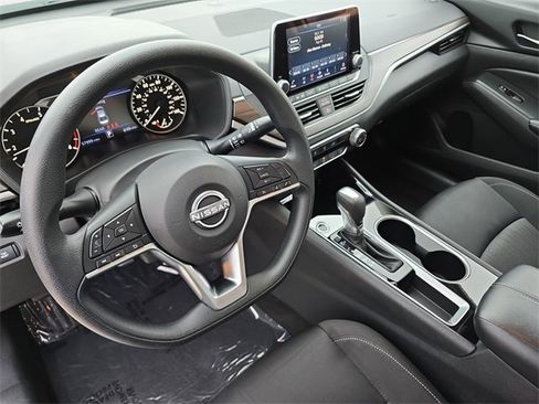 Used 2024 Nissan Altima 2.5 SV image 18