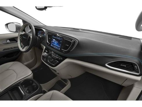 Used 2018 Chrysler Pacifica Limited w/ Advanced Safetytec Group FWD image 19