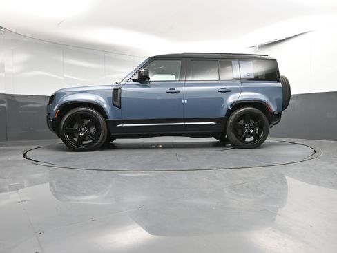 Certified 2023 Land Rover Defender 110 X-Dynamic SE image 32