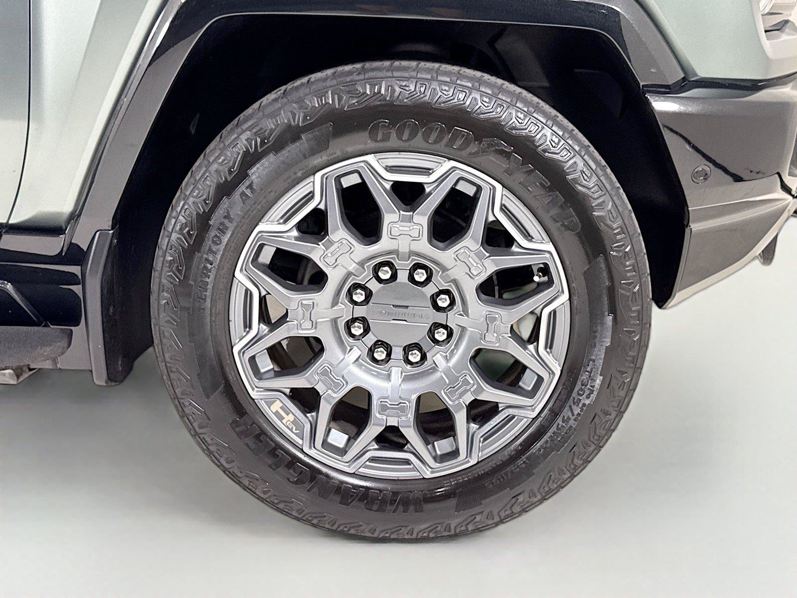 Used 2024 GMC Hummer EV 3X AWD/4WD image 39
