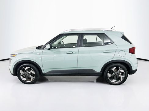 Used 2025 Hyundai Venue SEL FWD image 4