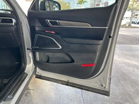 Used 2022 Kia Telluride SX w/ SX Prestige Package image 24