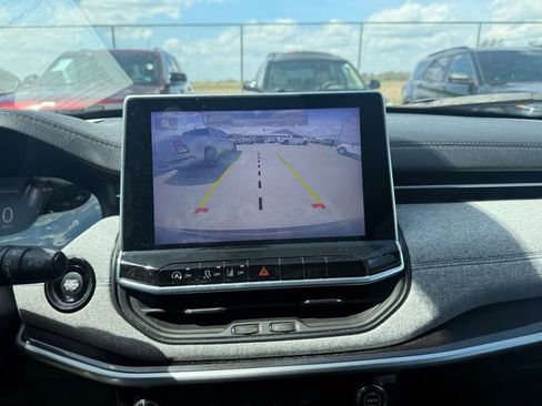 Used 2023 Jeep Compass Latitude w/ Convenience Group image 14