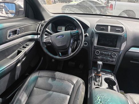 Used 2016 Ford Explorer XLT w/ Equipment Group 202A FWD image 6