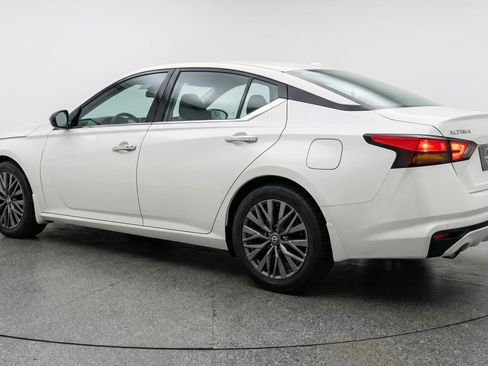 Used 2025 Nissan Altima 2.5 SV FWD image 6