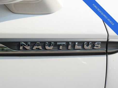 Used 2023 Lincoln Nautilus Reserve AWD/4WD image 10