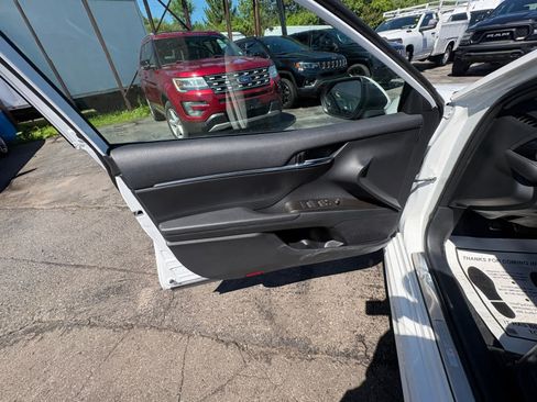 Used 2024 Toyota Camry SE FWD image 14