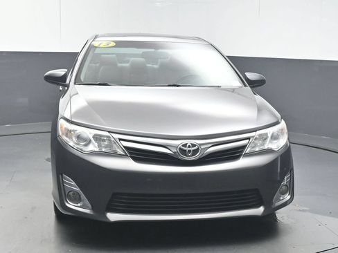 Used 2013 Toyota Camry XLE w/ Leather Pkg FWD image 3