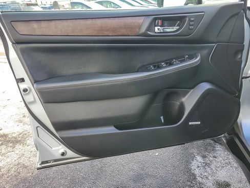 Used 2016 Subaru Outback 3.6R Limited image 16