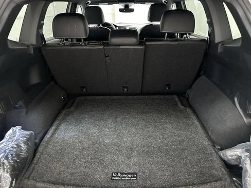 Used 2022 Volkswagen Tiguan SE R-Line AWD/4WD image 16