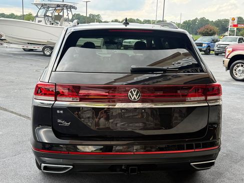 Used 2024 Volkswagen Atlas SE w/ Panoramic Sunroof Package FWD image 4