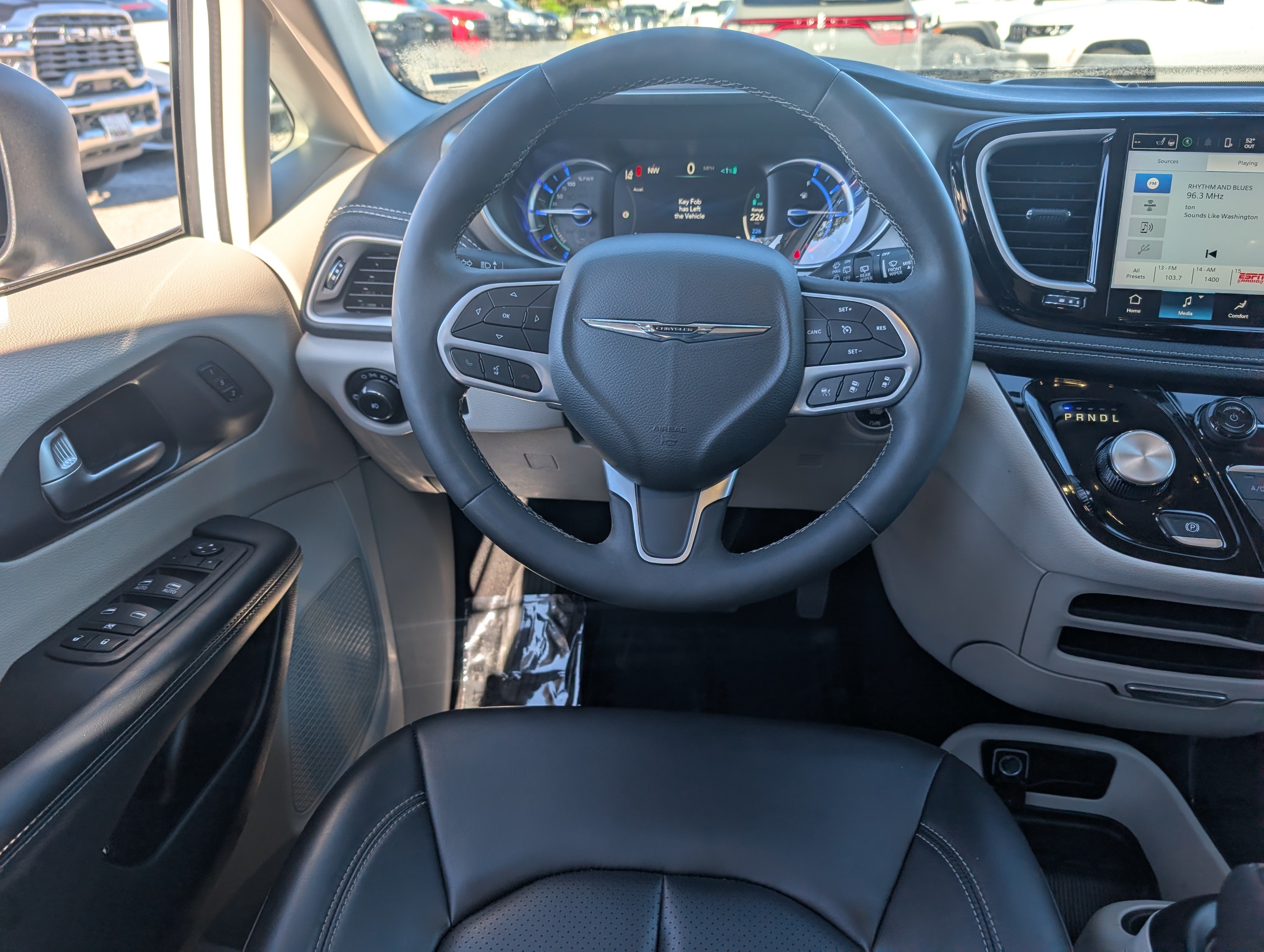 Used 2023 Chrysler Pacifica Touring-L FWD image 21